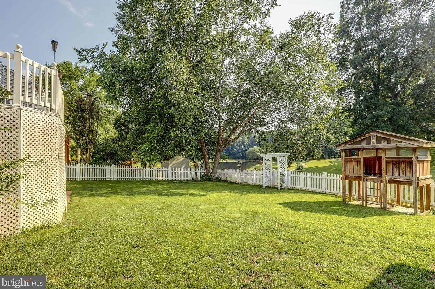 39 Spring Lake Dr, Stafford, VA 22556-6555