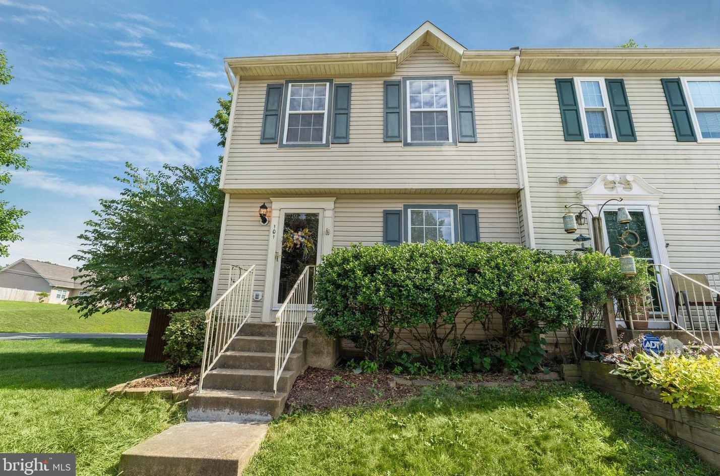 101 Stafford Mews Ln, Stafford, VA 22556-3895
