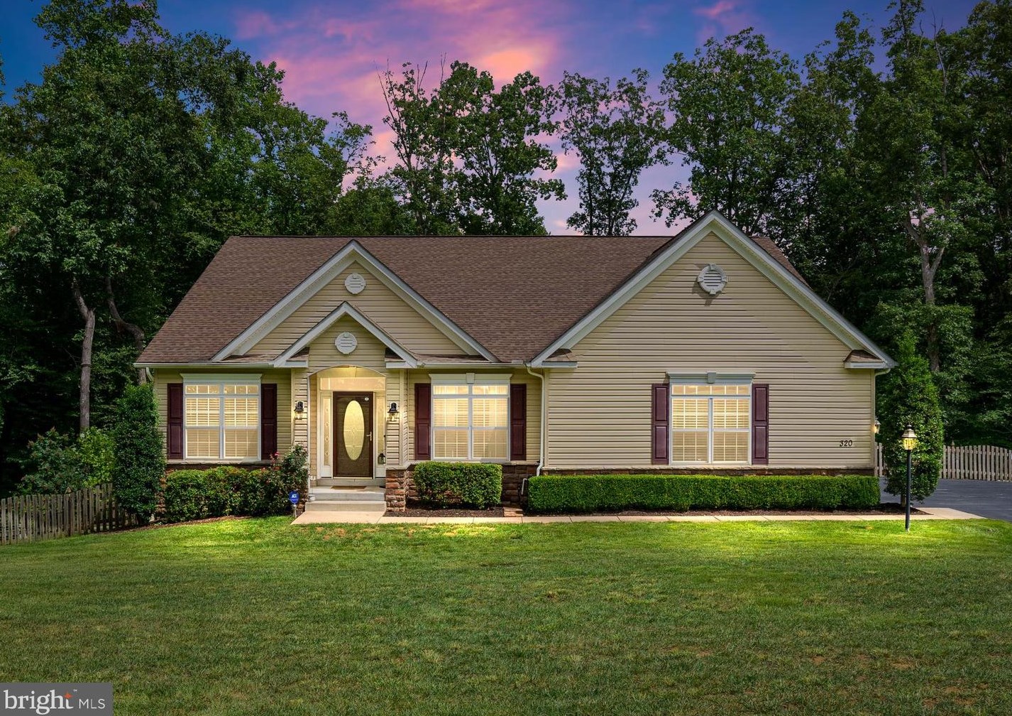 320 Grouse Pointe Dr, Stafford, VA 22556-5935