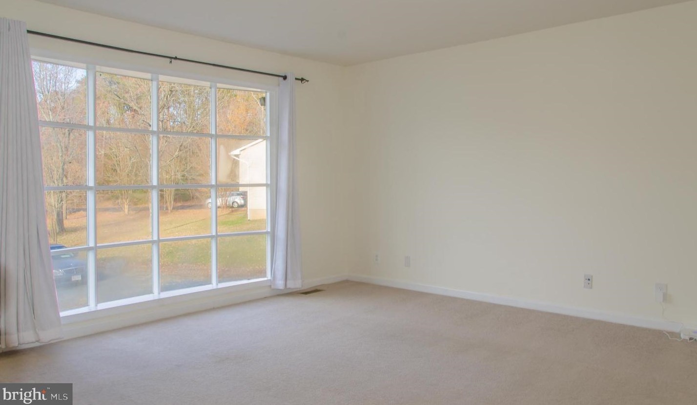 24 Moss Dr, Stafford, VA 22556-1839