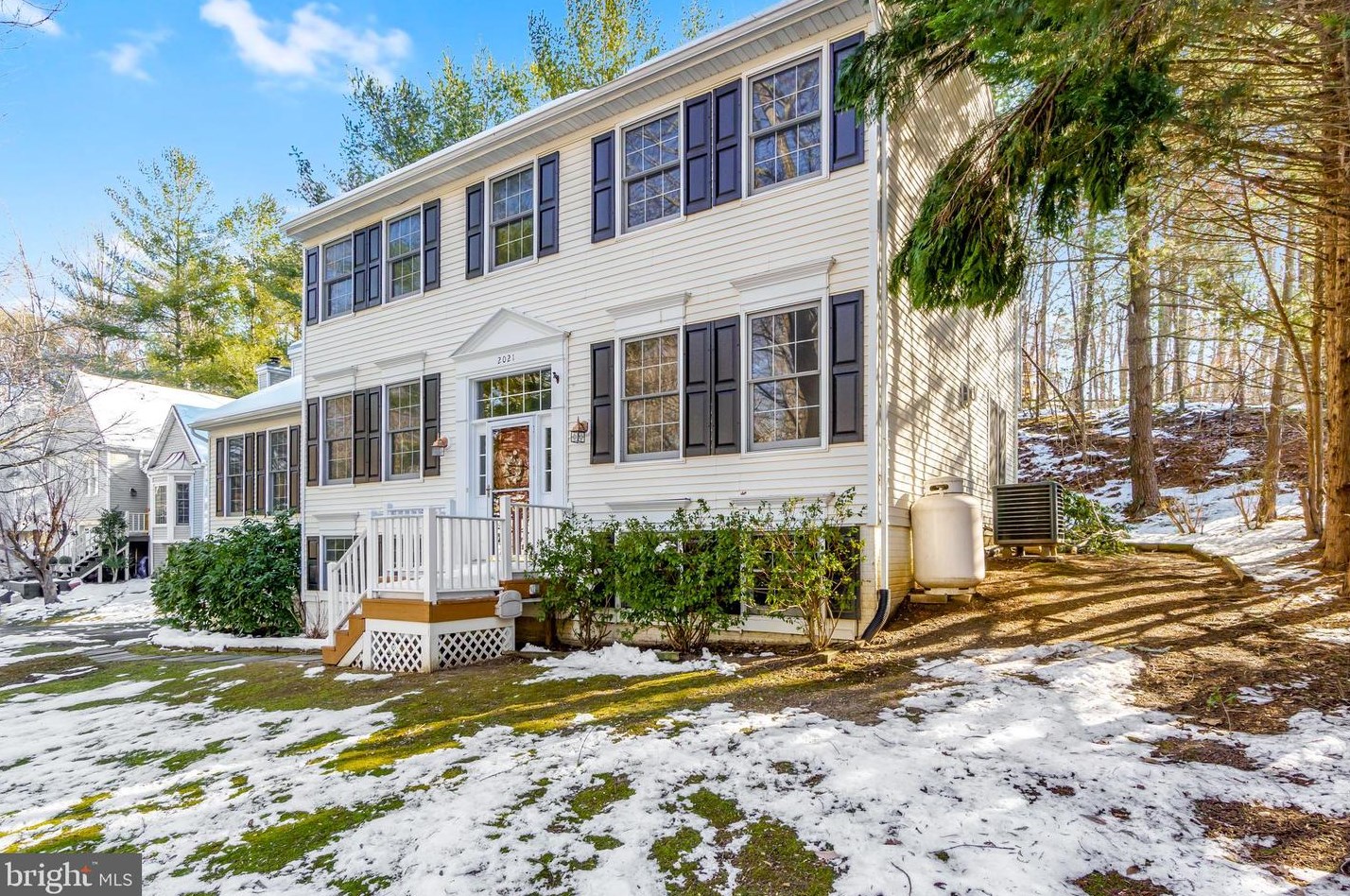 2021 Farragut Dr, Stafford, VA 22554-2302