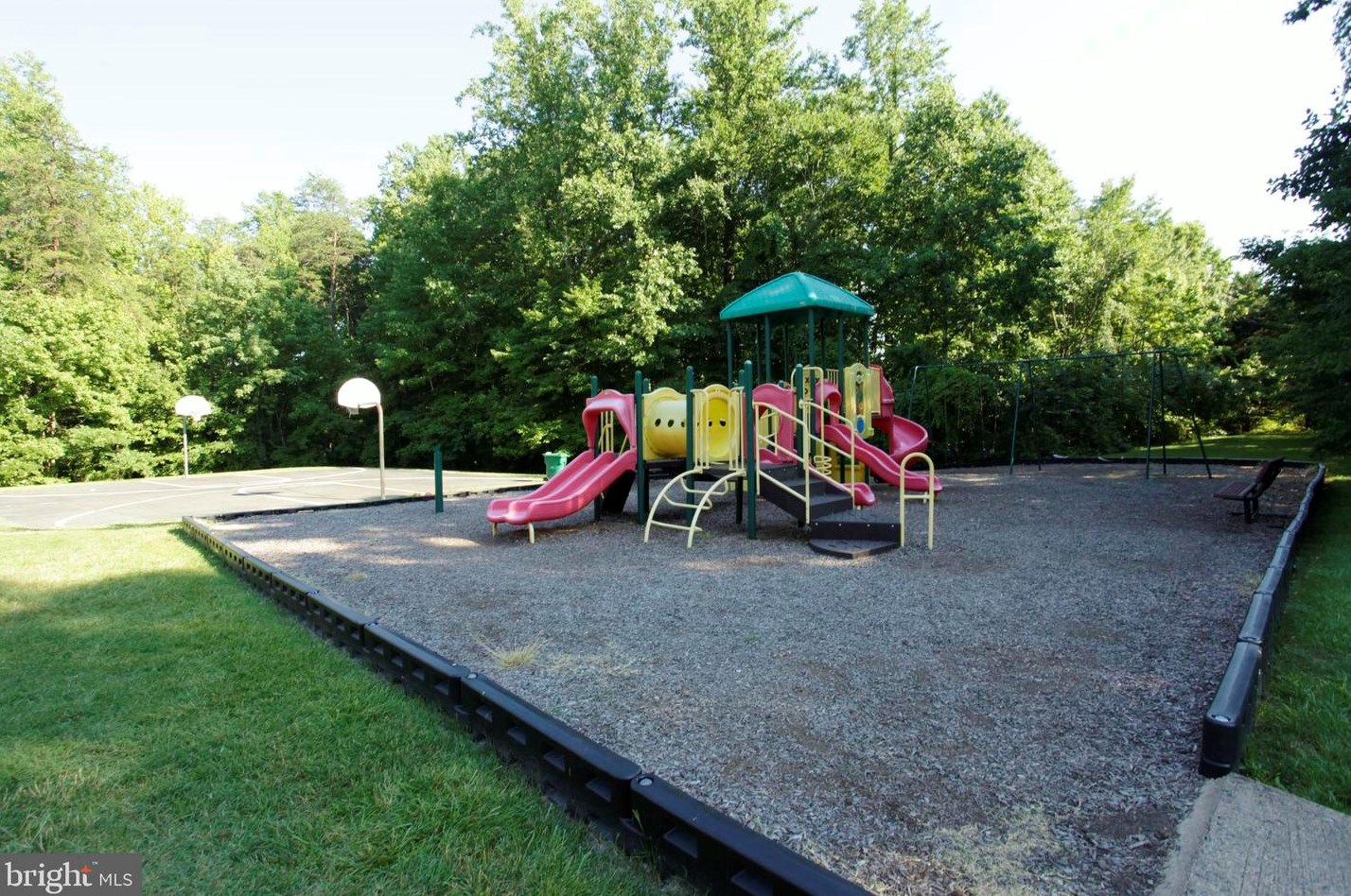 14 Lakeside Dr, Stafford VA 22554-7868 exterior