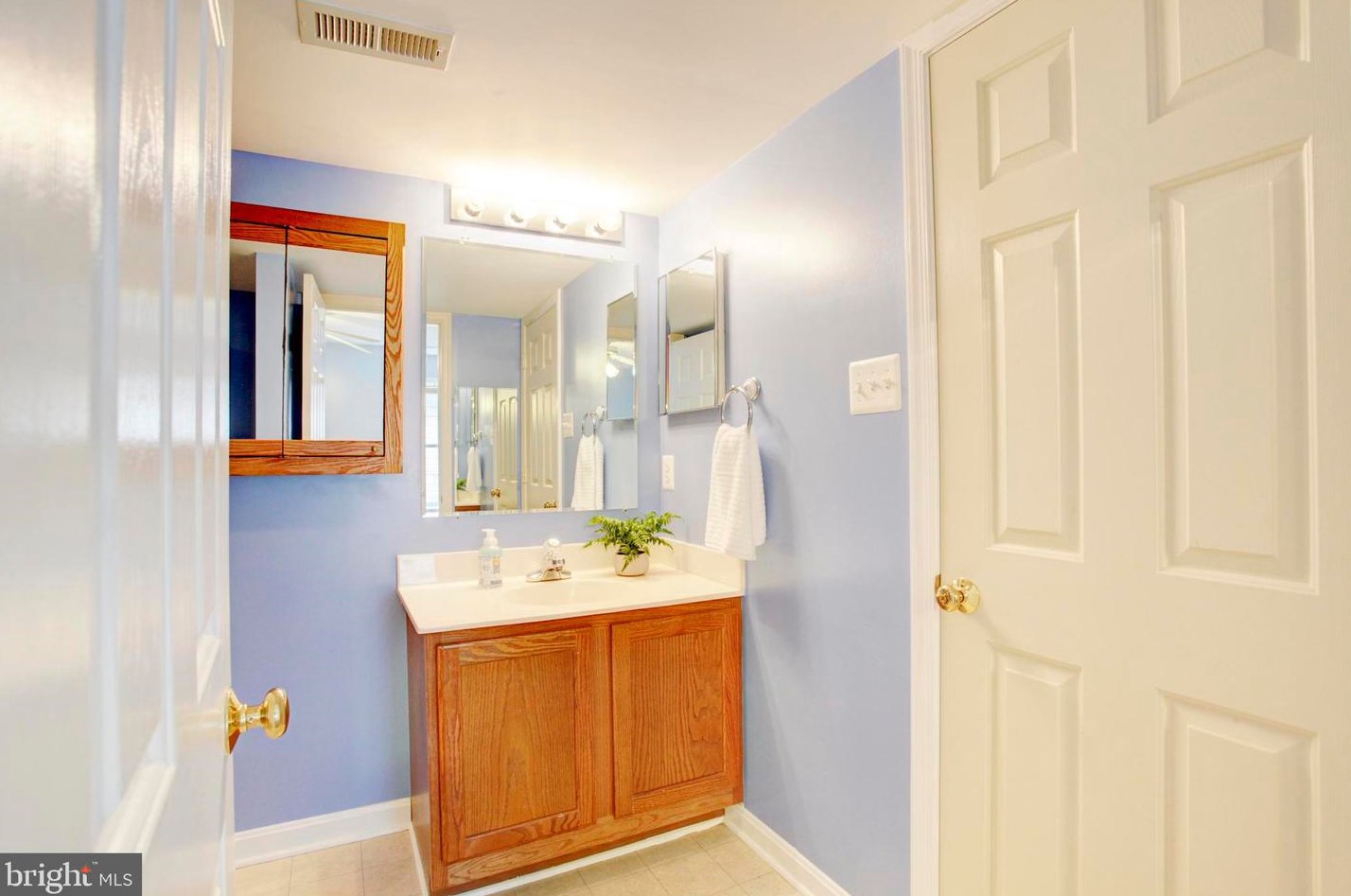 14 Lakeside Dr, Stafford VA 22554-7868 exterior