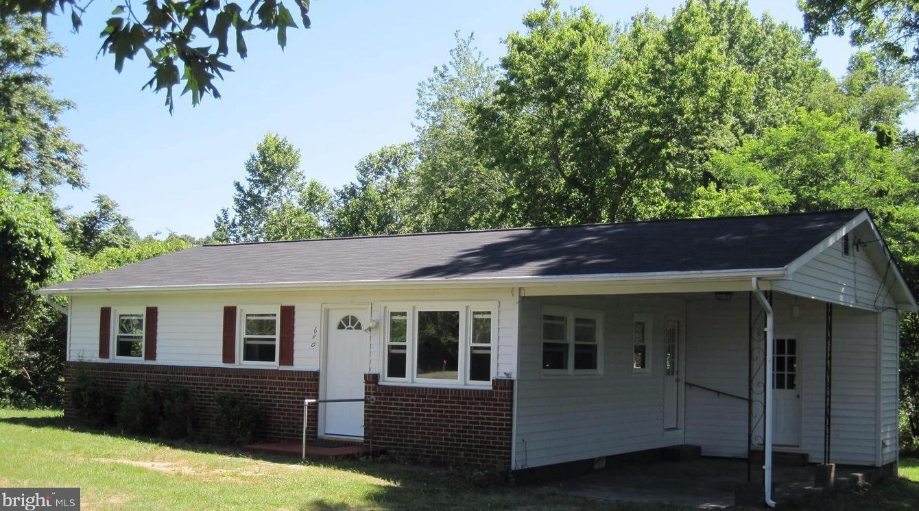 640 Truslow Rd, Fredericksburg, VA 22406
