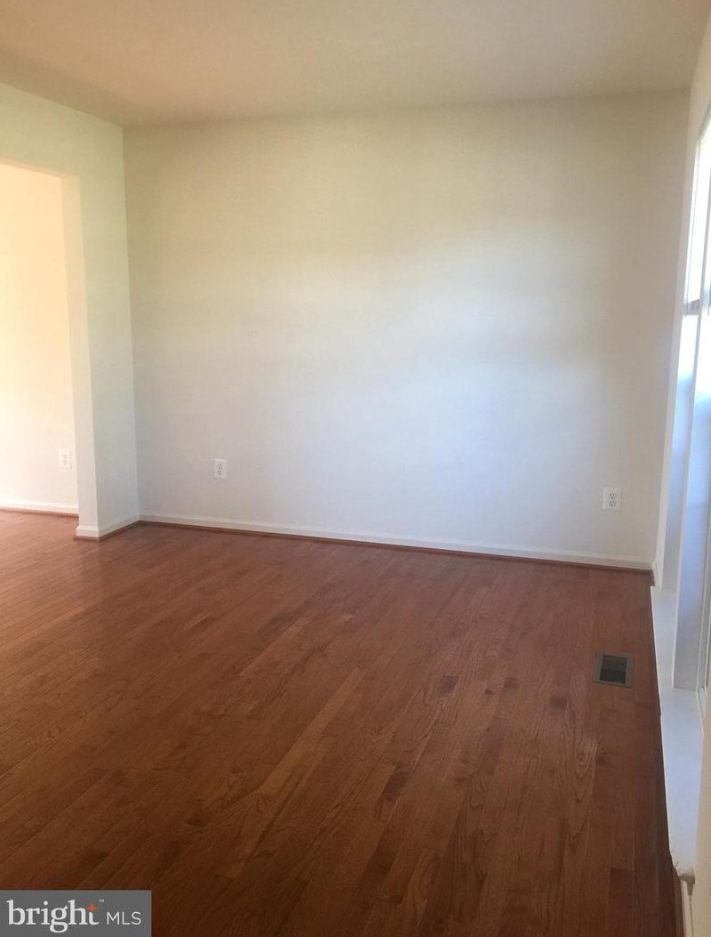 11 Pierre Emmanuel Ct, Fredericksburg, VA 22406