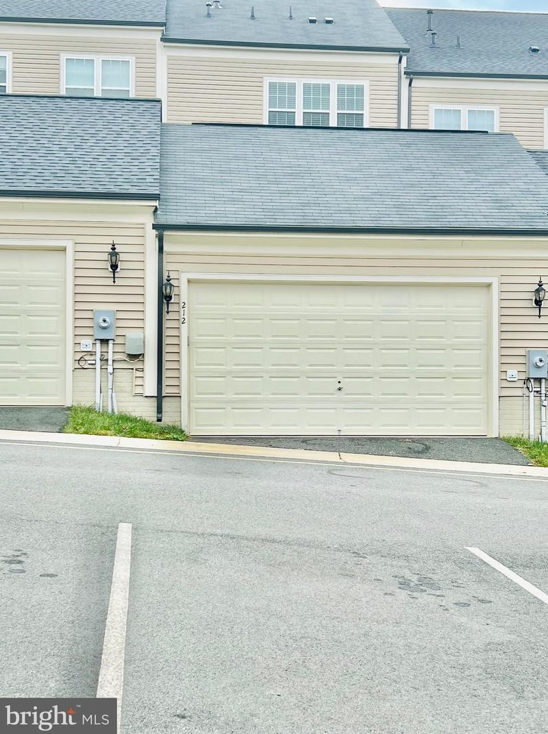 212 Almond Dr, Stafford VA  22554-2530 exterior