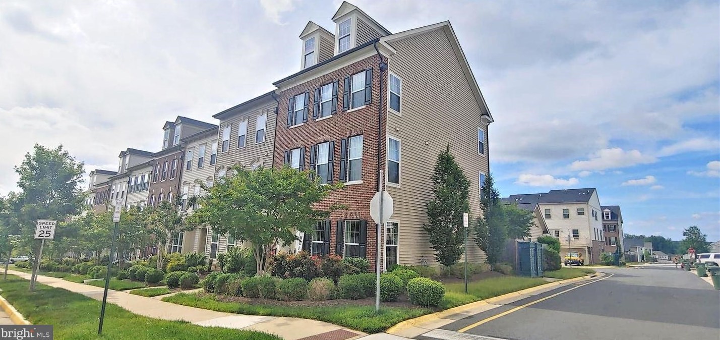 200 Almond Dr, Stafford VA  22554-2530 exterior