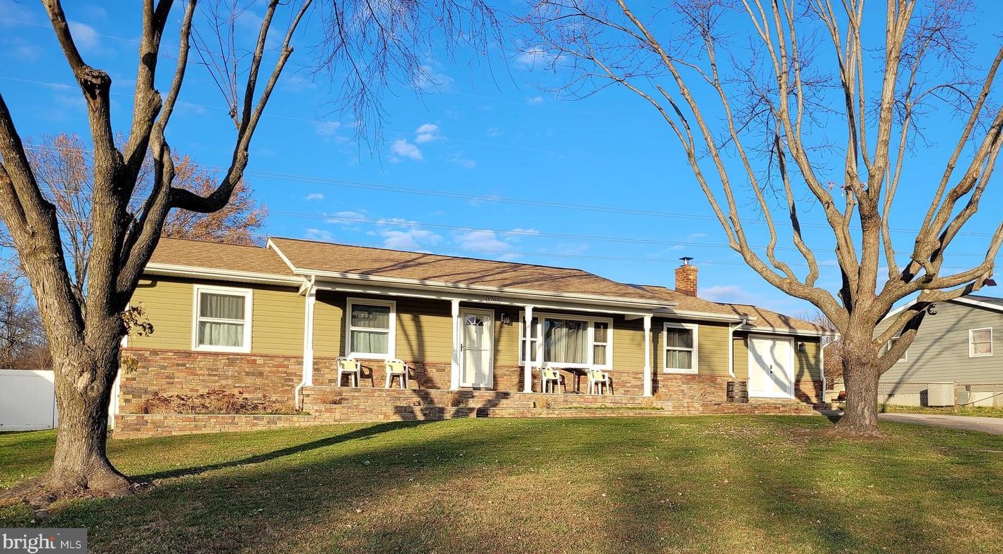 1709 Jan Dr, Fredericksburg, VA 22405