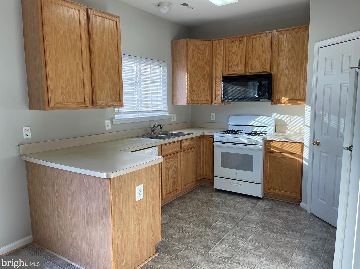 27 Townes Pl, Fredericksburg, VA 22405