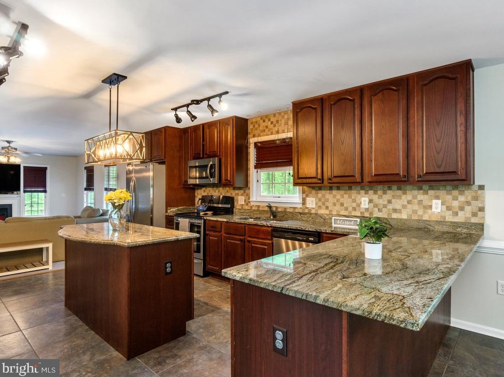 60 Kinsley Ln, Fredericksburg, VA 22406