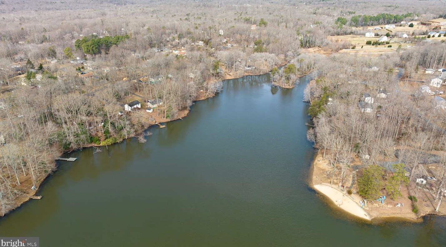 1096 Lakeview Dr, Stafford, VA 22556-1288