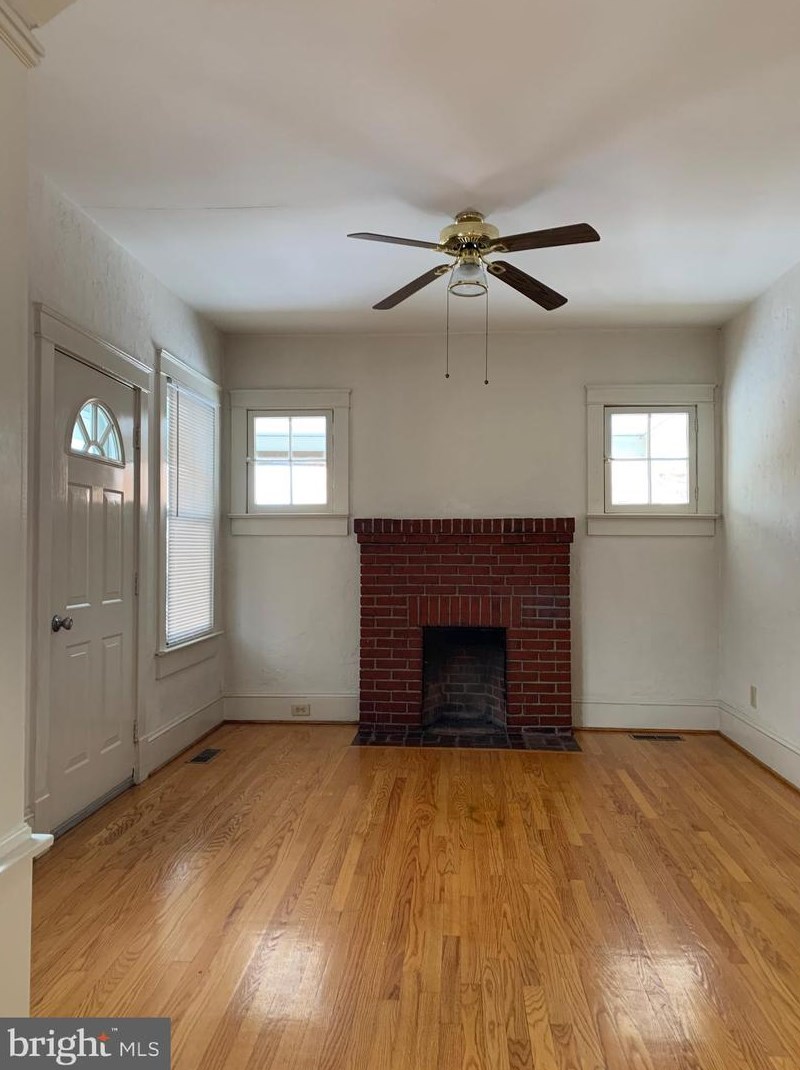 218 Claiborne Ave, Fredericksburg, VA 22405