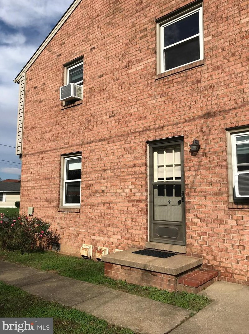 300 Claiborne Ave #4, Fredericksburg, VA 22405