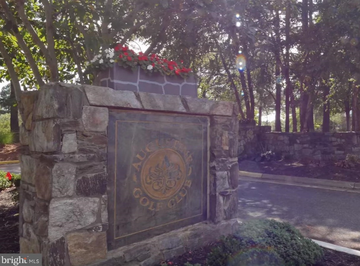 18 Monument Dr, Stafford VA  22554-8508 exterior