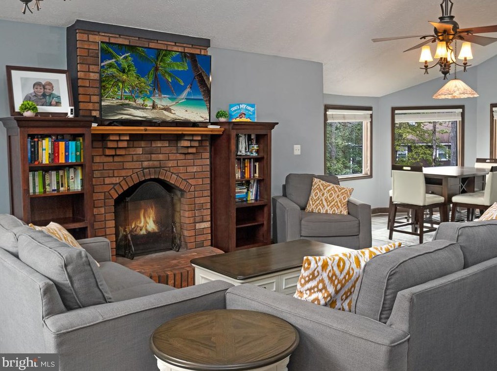 2004 State Room Dr, Stafford VA  22554-2322 exterior