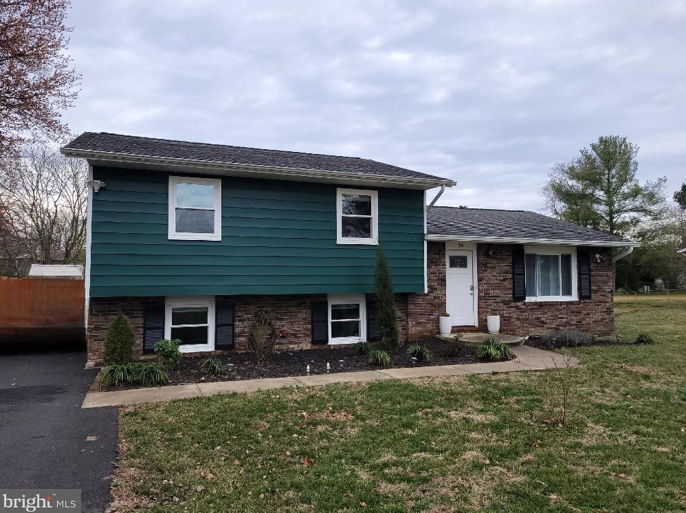 24 Colebrook Rd, Fredericksburg, VA 22405
