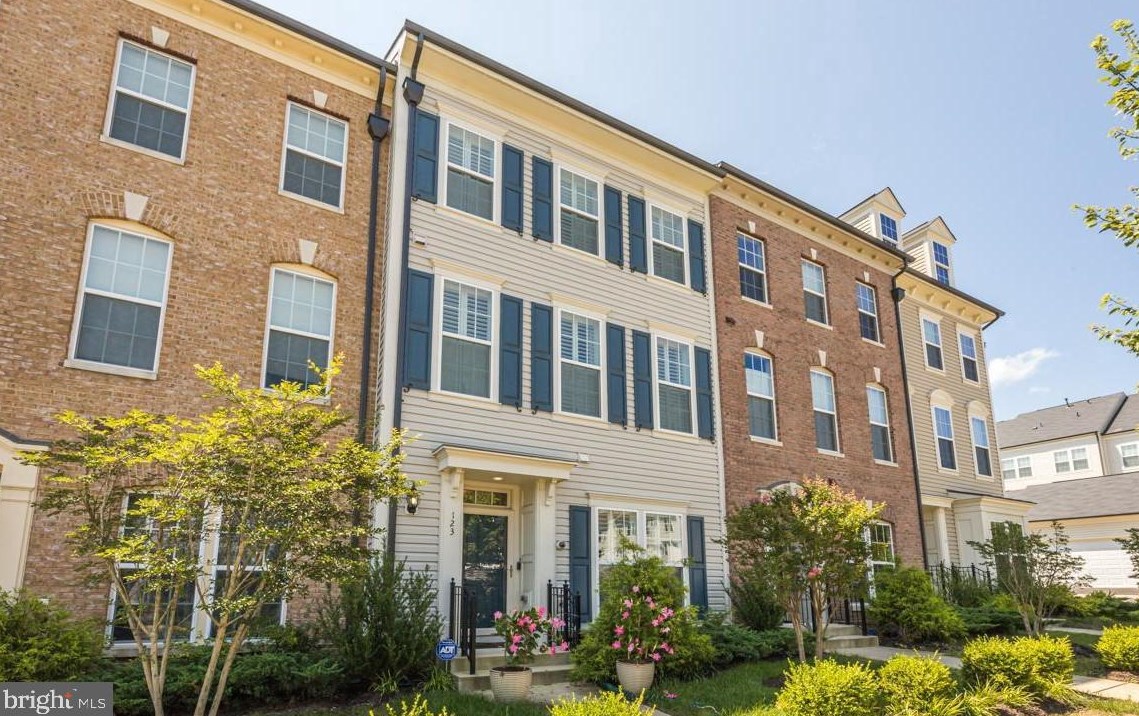 123 Almond Dr, Stafford, VA 22554-2536