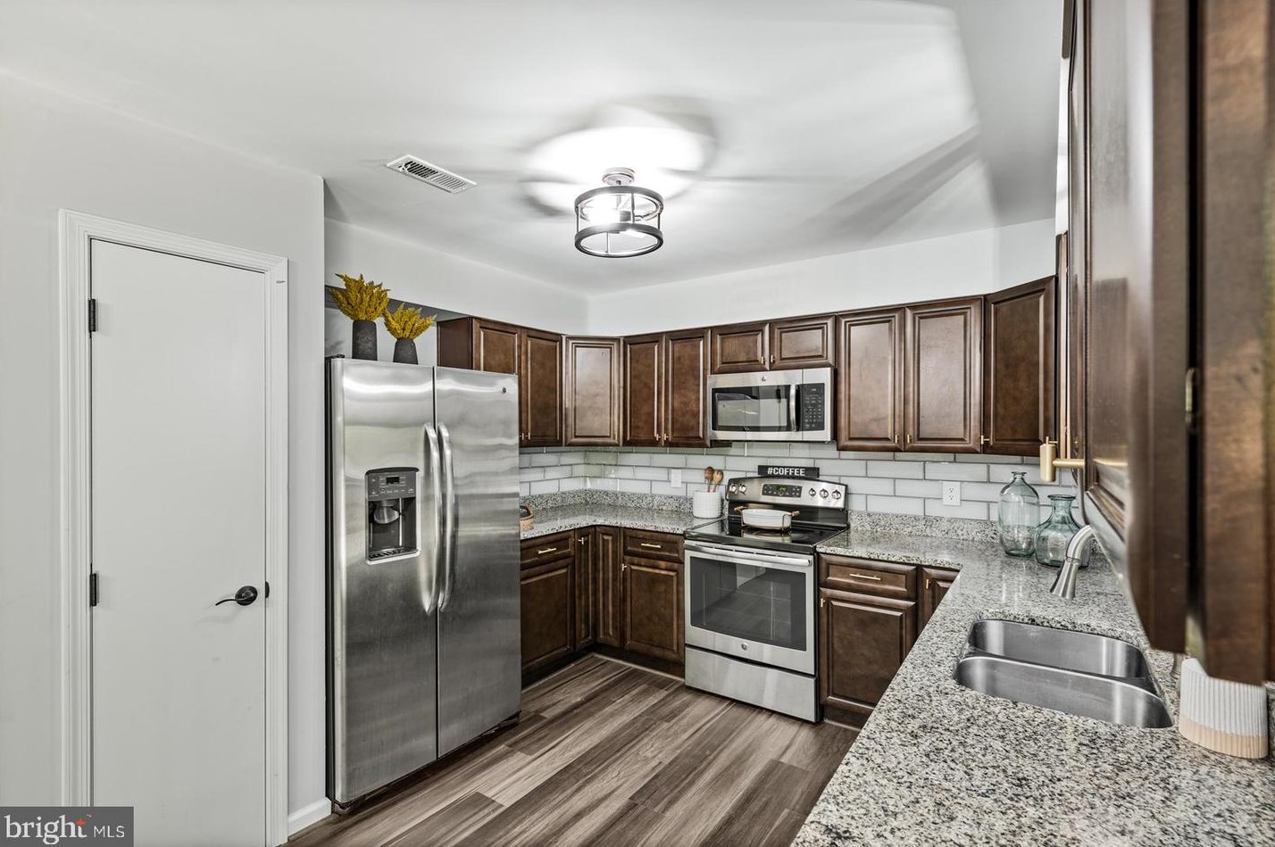 1011 Aquia Dr, Stafford VA  22554-1940 exterior