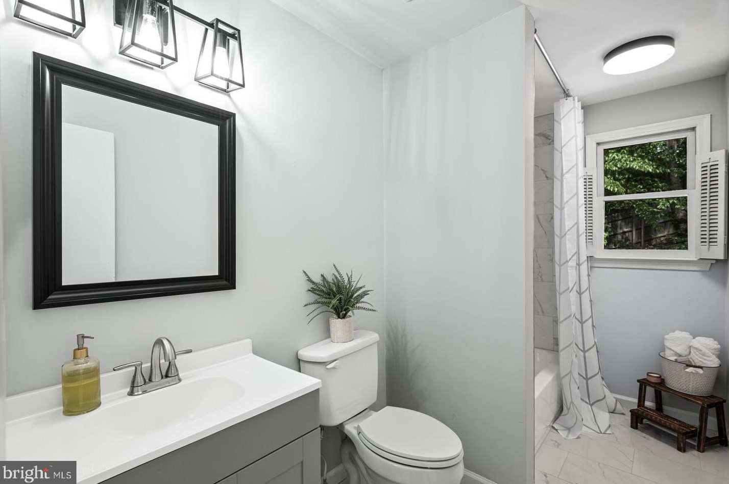 1011 Aquia Dr, Stafford VA  22554-1940 exterior