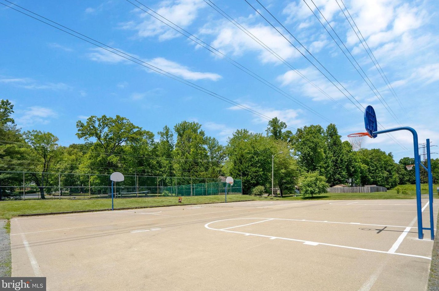 1101 Cape Cod Dr, Stafford VA  22554-2121 exterior