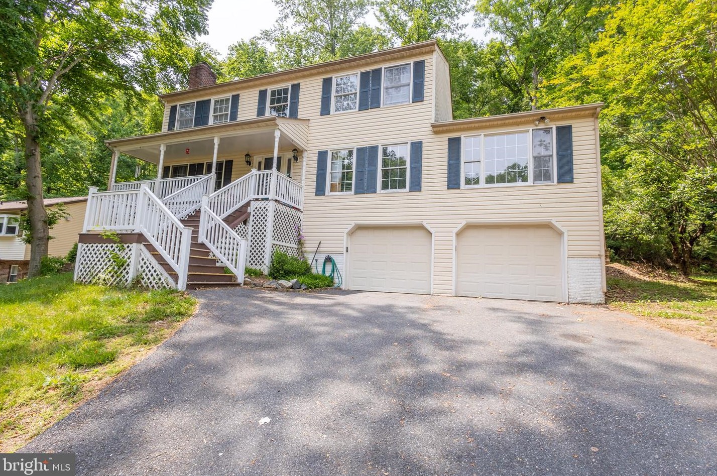2445 Harpoon Dr, Stafford, VA 22554