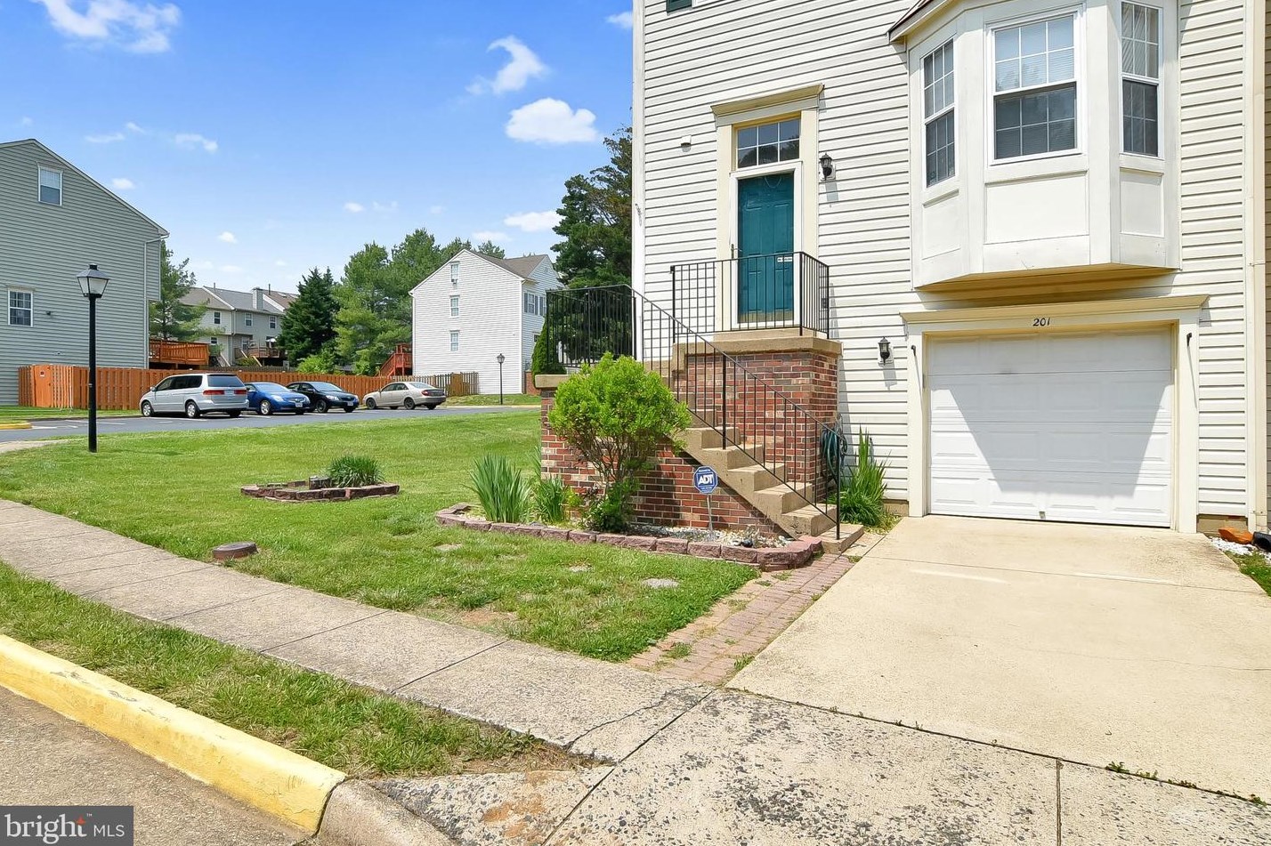 201 Park Cove Dr, Stafford, VA 22554