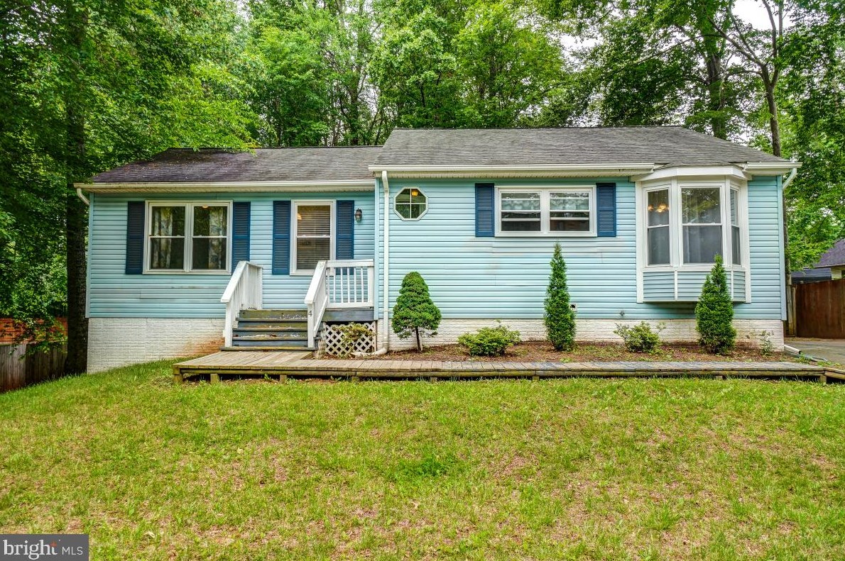 4 Rocky Stone Dr, Stafford, VA 22556