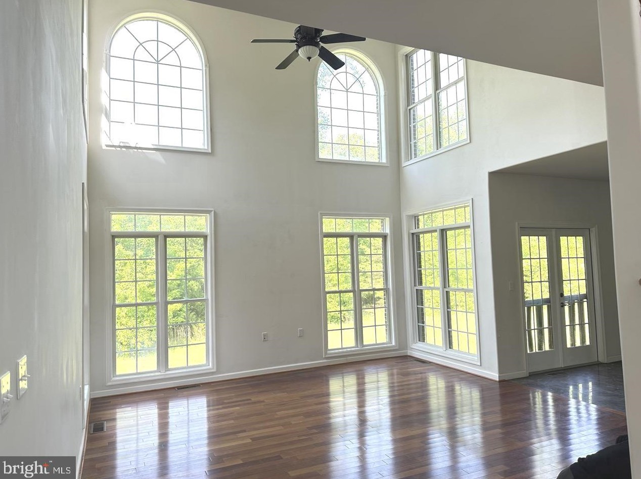 918 Walnut Dr, Fredericksburg, VA 22405