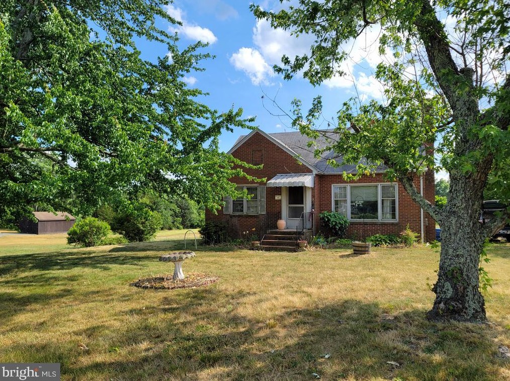 11 Peach Lawn Rd, Fredericksburg, VA 22406