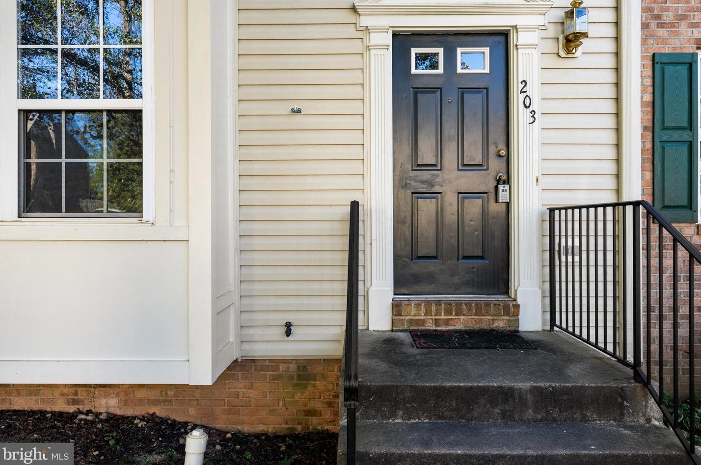 203 Regina Ln, Fredericksburg, VA 22405