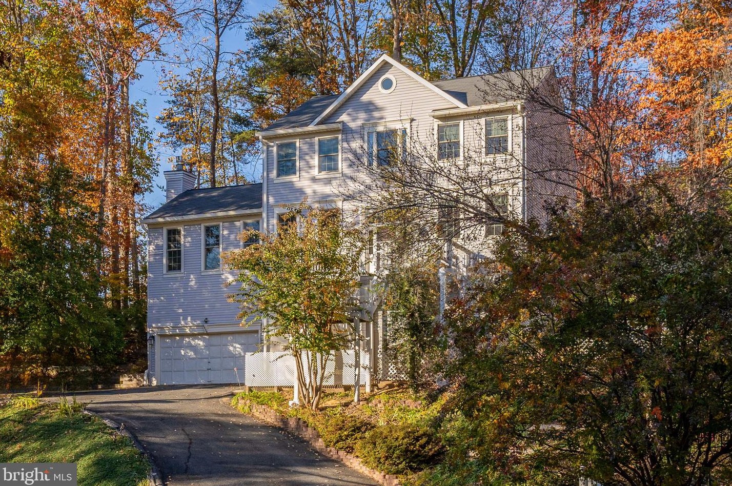 2210 Aquia Dr, Stafford, VA 22554-2529