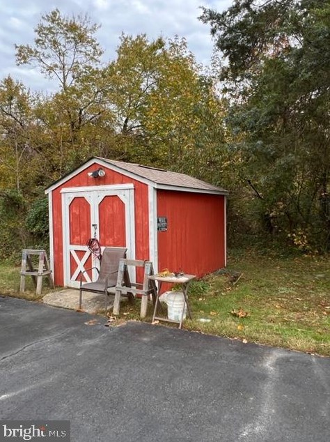 484 Truslow Rd, Fredericksburg, VA 22405