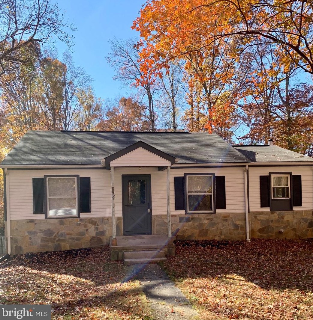 37 Hall Ln, Fredericksburg, VA 22406
