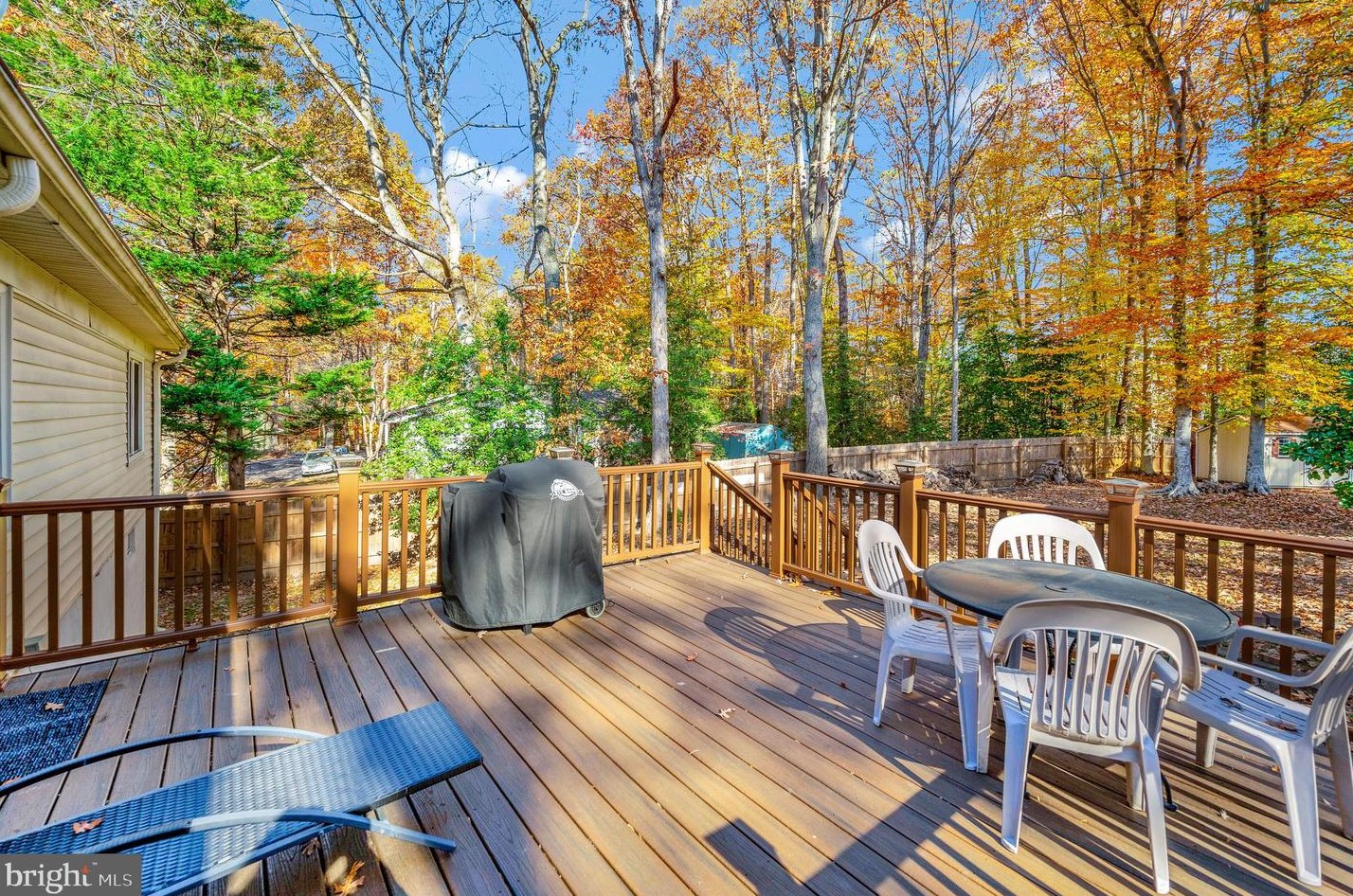 21 Greenridge Dr, Stafford VA  22554-5122 exterior