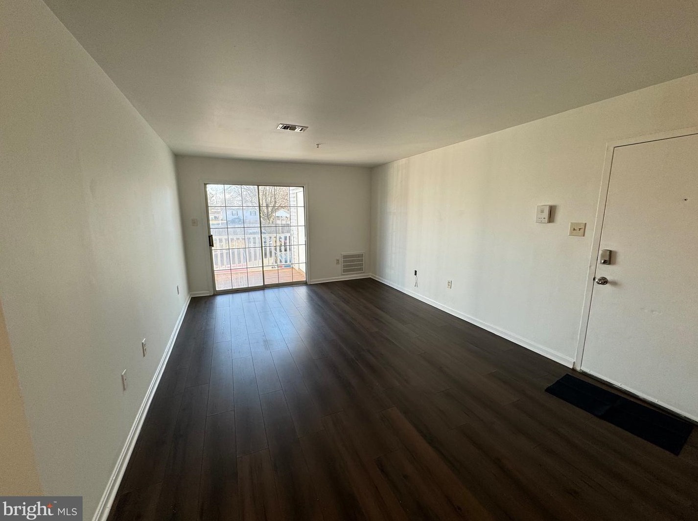 100 Grosvenor Ln #103, Stafford, VA 22556