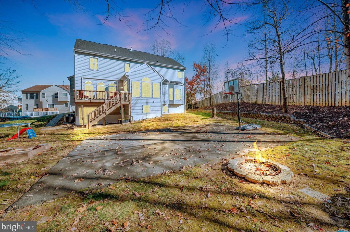 17 Pin Oak Ct, Stafford VA  22554-7923 exterior