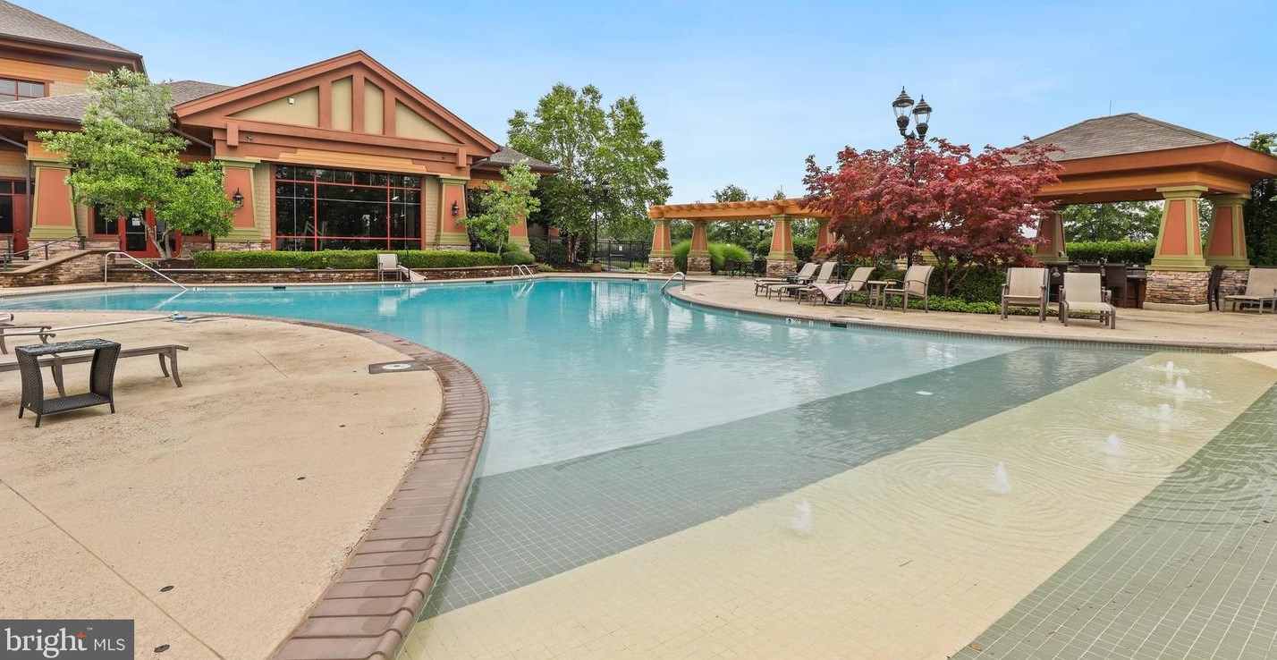 26 Table Bluff Dr, Fredericksburg VA  22406-5458 exterior