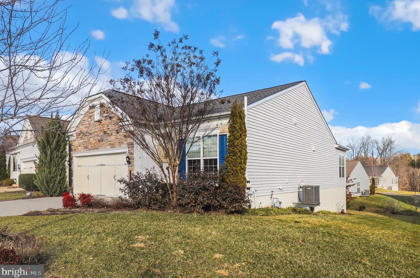 26 Table Bluff Dr, Fredericksburg, VA 22406-5458