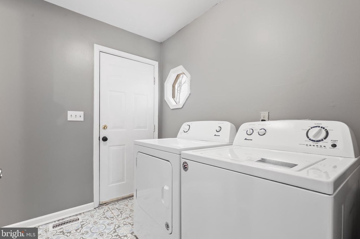 3216 Aquia Dr, Stafford VA  22554-2605 exterior