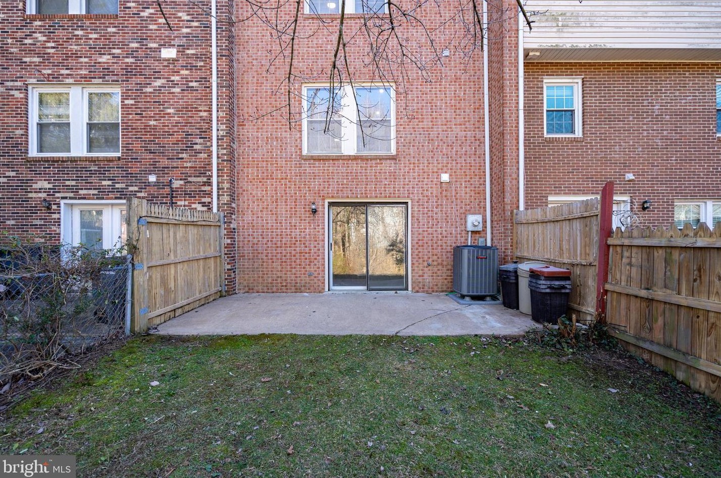 202 Overlook Ct, Fredericksburg, VA 22405-1956
