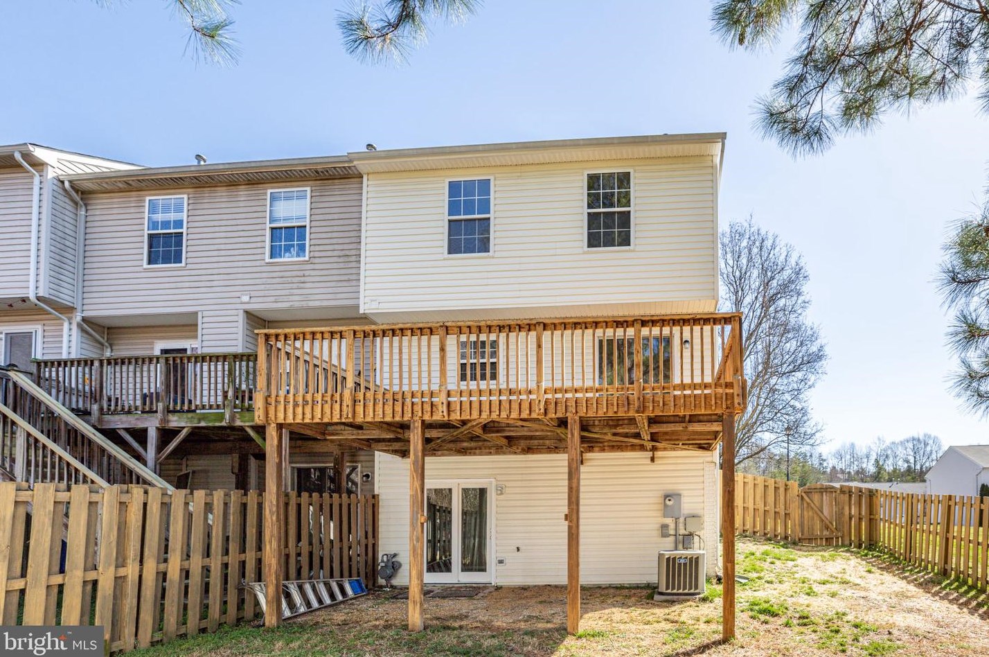 812 Kings Crest Dr, Stafford VA  22554-7739 exterior