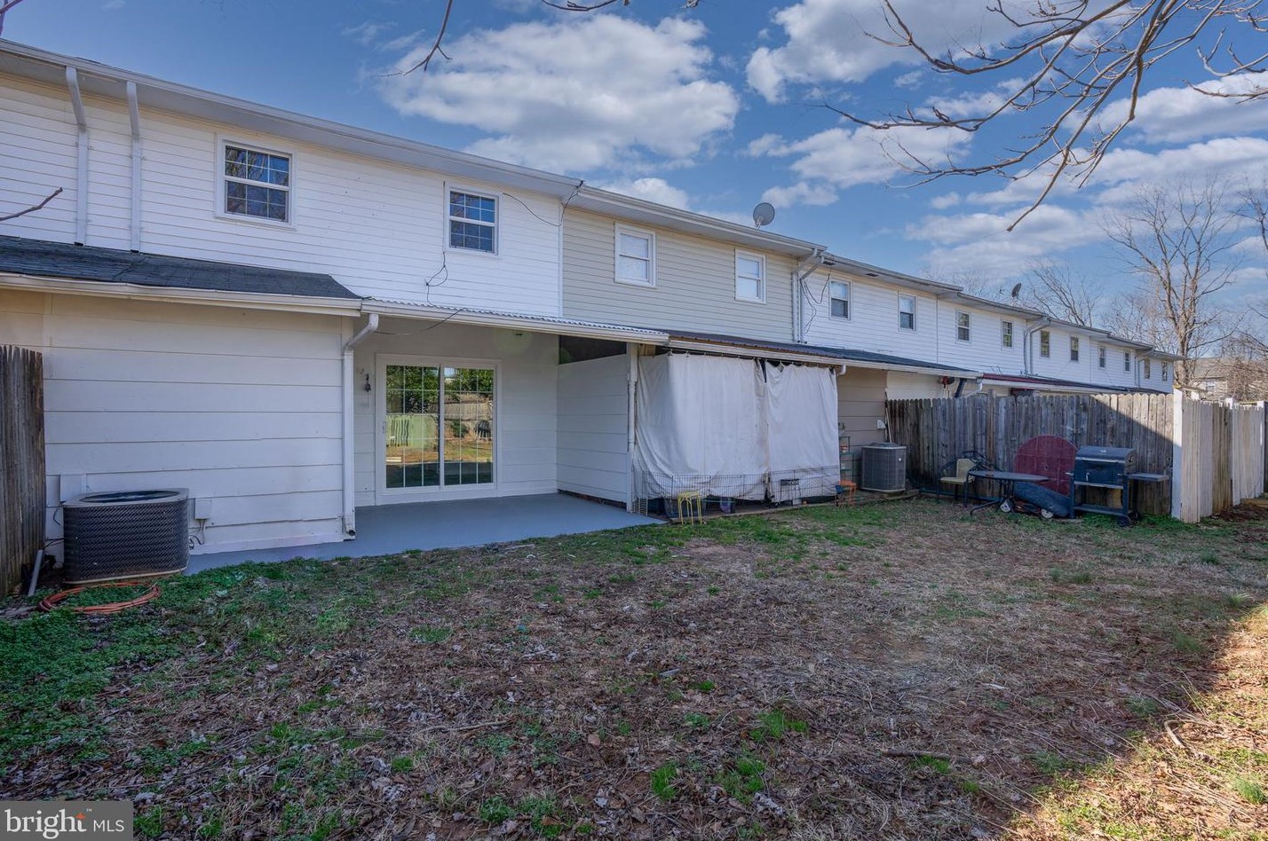 22 Coventry Ct, Fredericksburg VA  22405-2759 exterior