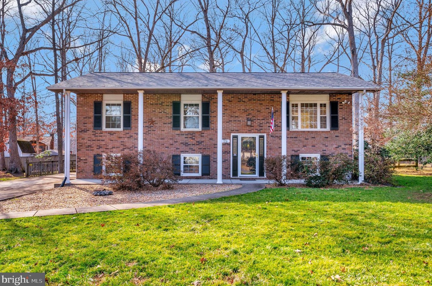 29 Vesta Dr, Fredericksburg, VA 22405-2853
