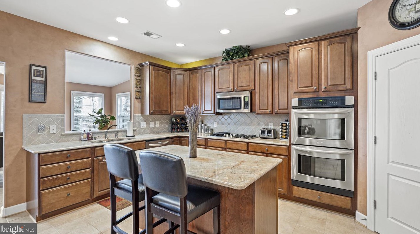 2 Towering Oaks Dr, Fredericksburg VA  22405-8732 exterior