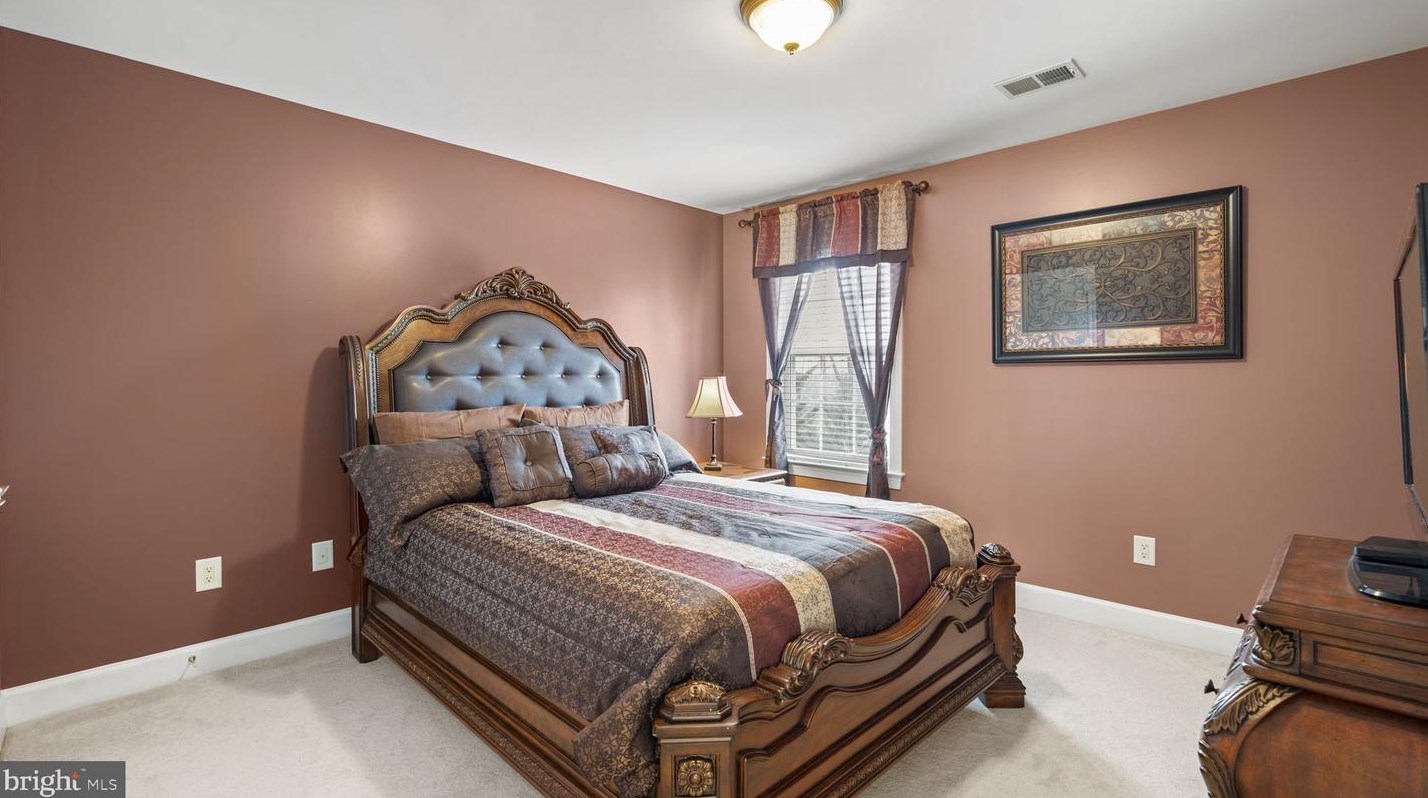 2 Towering Oaks Dr, Fredericksburg VA  22405-8732 exterior