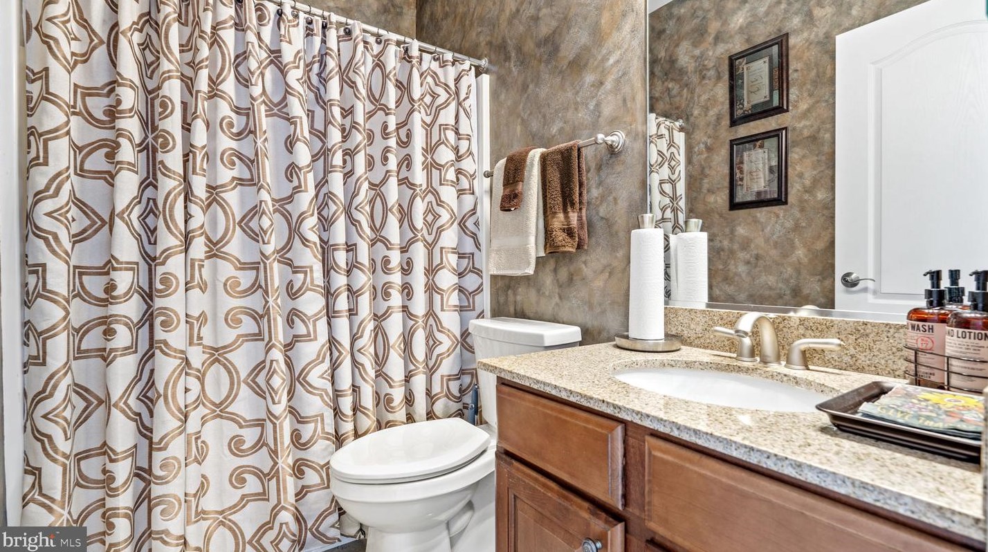 2 Towering Oaks Dr, Fredericksburg VA  22405-8732 exterior