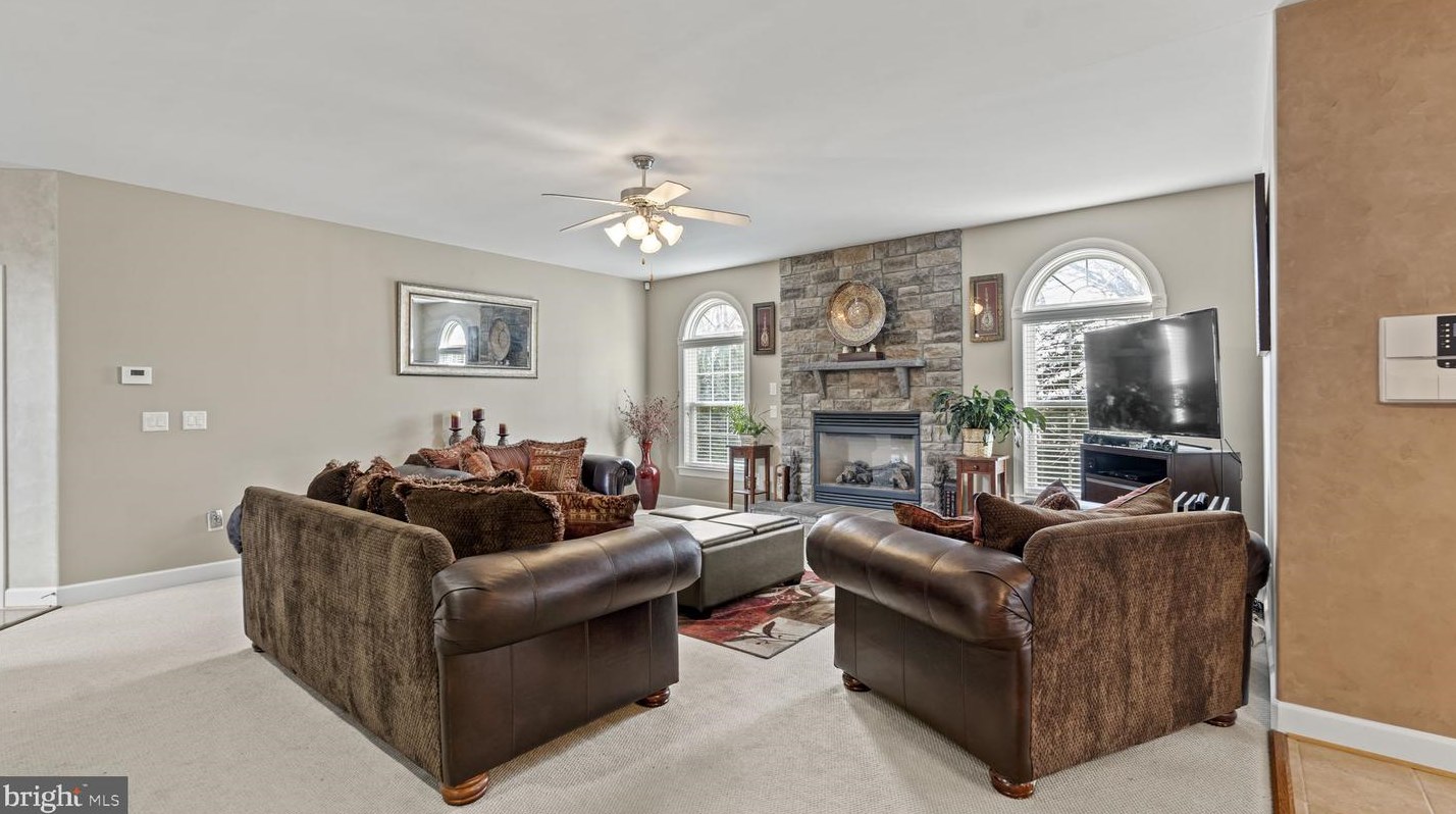 2 Towering Oaks Dr, Fredericksburg VA  22405-8732 exterior