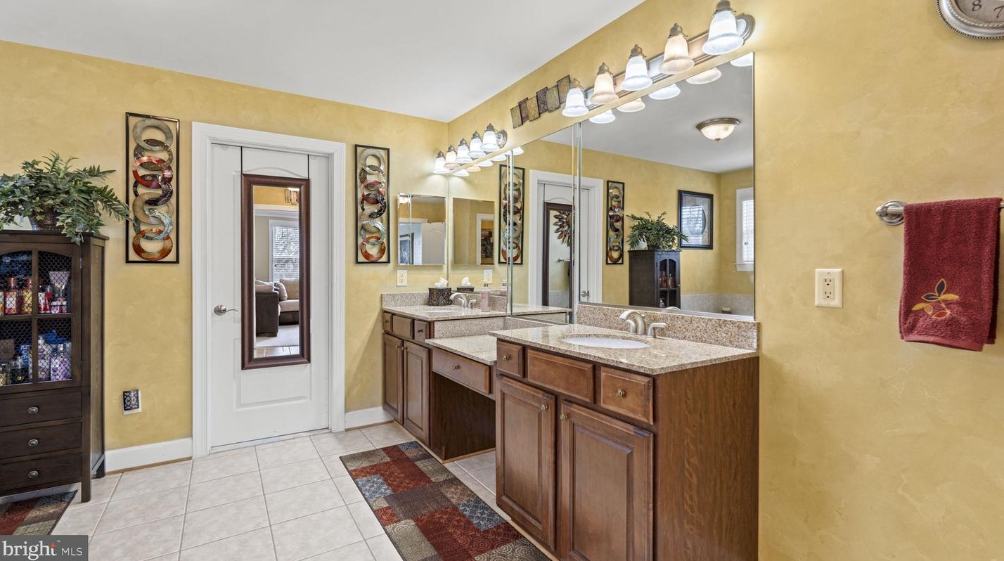 2 Towering Oaks Dr, Fredericksburg VA  22405-8732 exterior