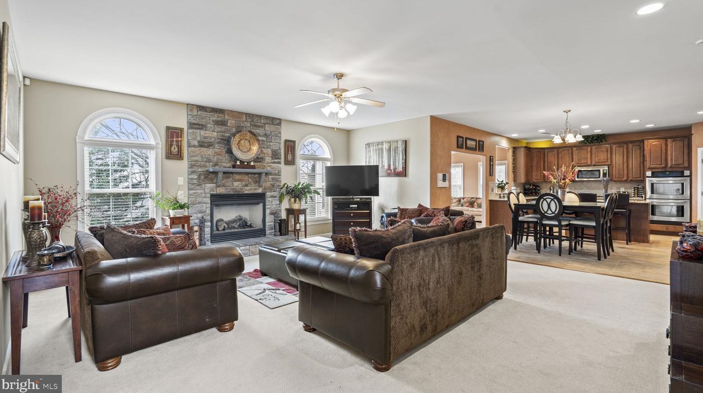 2 Towering Oaks Dr, Fredericksburg VA  22405-8732 exterior