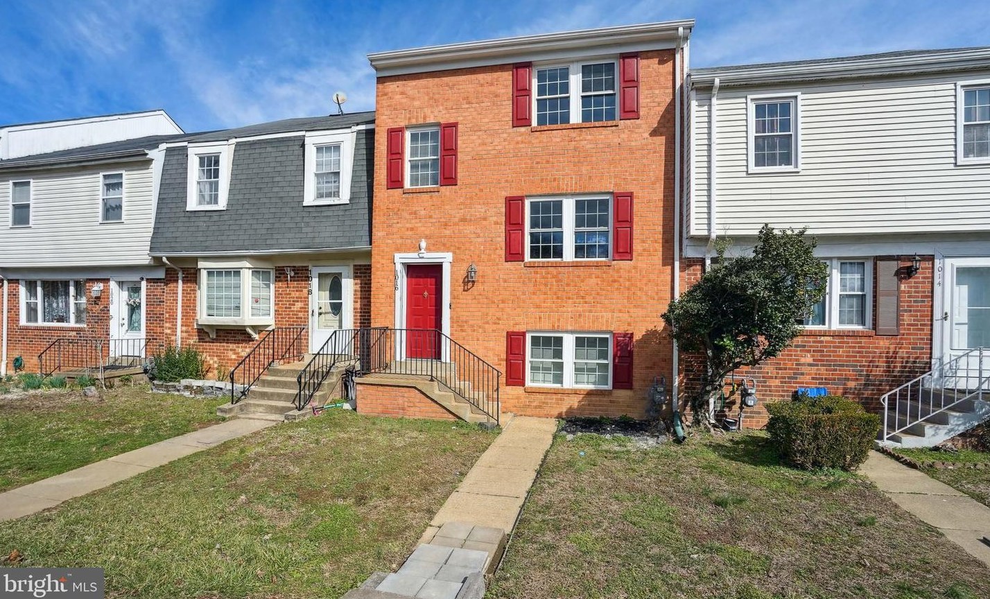 1016 Manning Dr, Fredericksburg, VA 22405